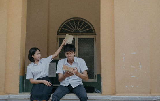 Giờ trưởng thành rồi, khi nhìn lại những cuốn vở ấy, tôi mới thấy tuổi học trò của tôi tạo nên một bức tranh thật sống động.