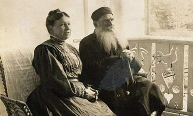 Đại văn hào Lev Tolstoy và vợ là bà Sophia Andreevna