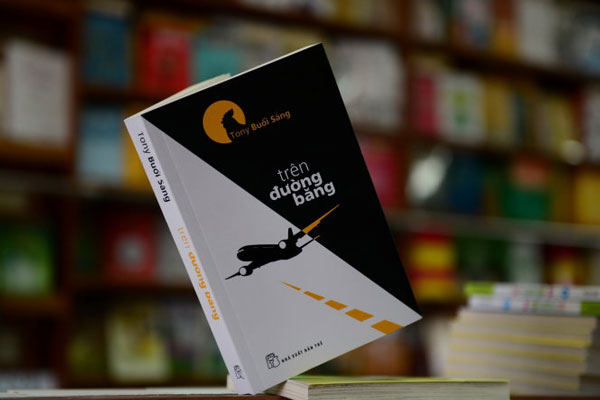 Review sách Trên đường băng - Tony Buổi Sáng